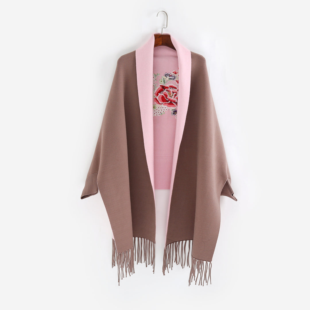 Damen Cape‑Schal mit besticktem Innenfutter und Fransensaum Drune