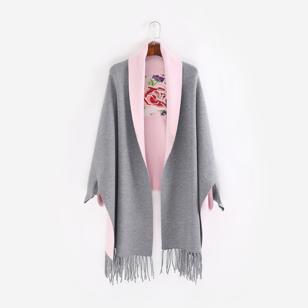 Damen Cape‑Schal mit besticktem Innenfutter und Fransensaum Drune