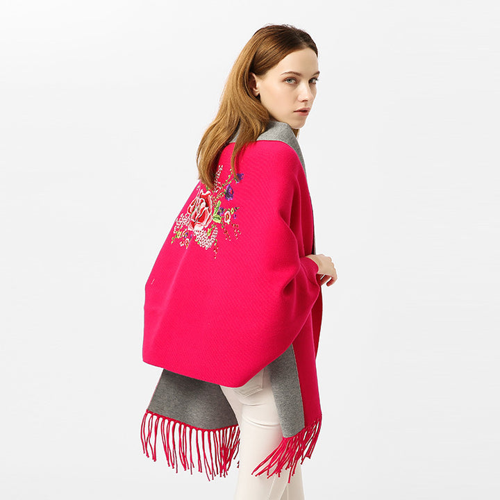 Damen Cape‑Schal mit besticktem Innenfutter und Fransensaum Drune