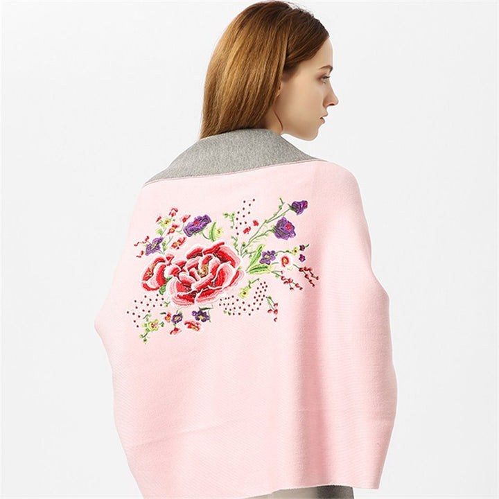 Damen Cape‑Schal mit besticktem Innenfutter und Fransensaum Drune