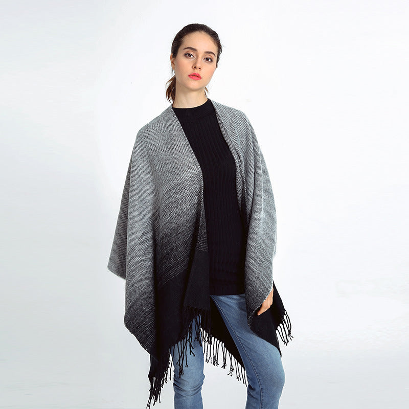 Damen Oversize-Poncho im Verlaufsstrick mit Fransen und offener Front Drune