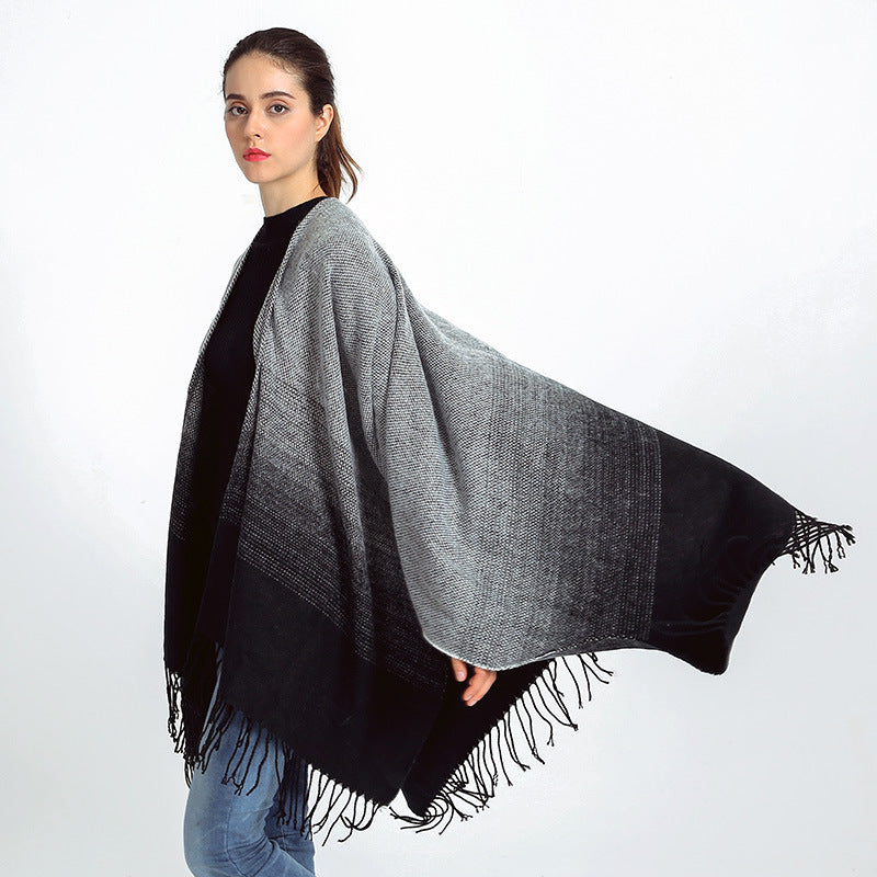 Damen Oversize-Poncho im Verlaufsstrick mit Fransen und offener Front Drune