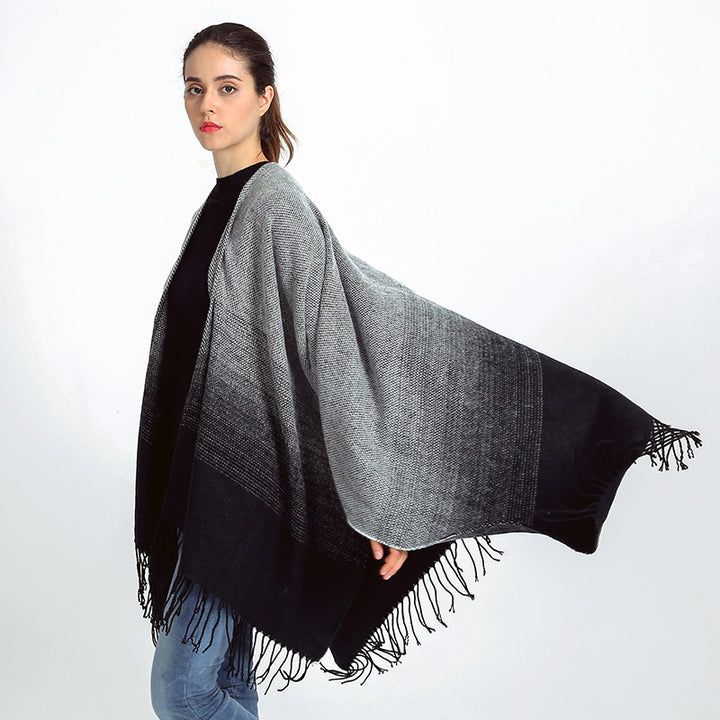 Damen Oversize-Poncho im Verlaufsstrick mit Fransen und offener Front Drune