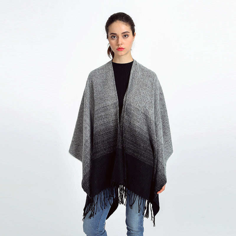 Damen Oversize-Poncho im Verlaufsstrick mit Fransen und offener Front Drune