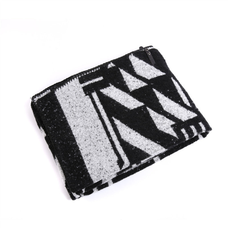 Damen Kapuzen‑Capeponcho aus strukturiertem Bouclé mit geometrischem Kontrastmuster Drune