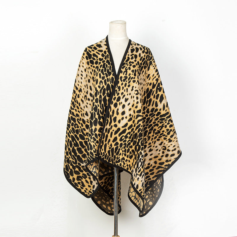 Damen Poncho‑Überwurf im Oversize mit Leopardenjacquard und Kettelnaht Drune