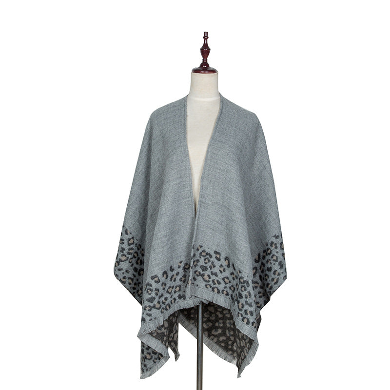 Damen Strick‑Ruana mit Leoprint‑Bordüre und Fransensaum Drune