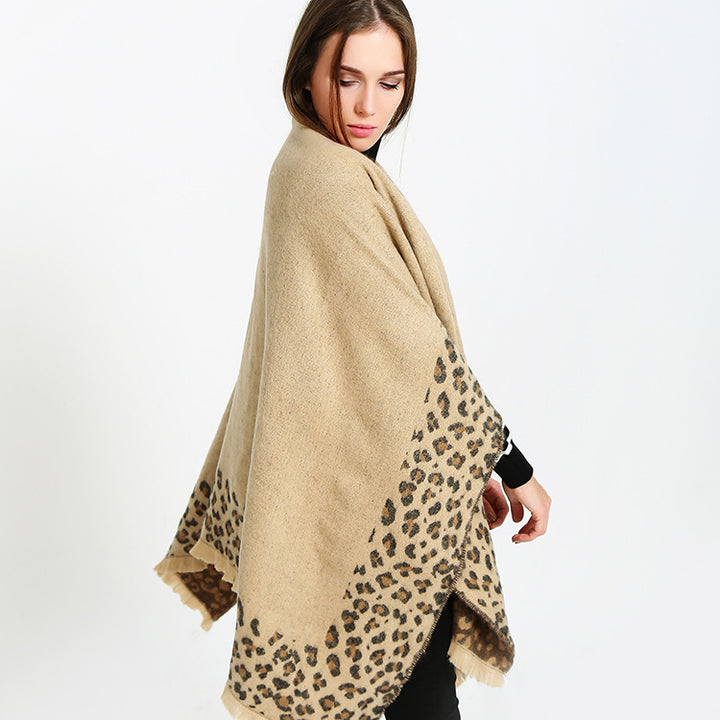 Damen Strick‑Ruana mit Leoprint‑Bordüre und Fransensaum Drune