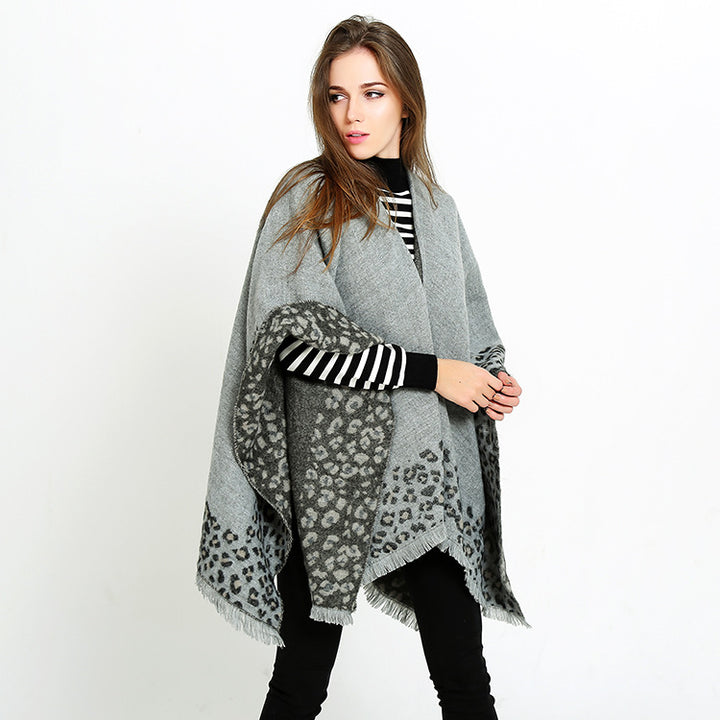 Damen Strick‑Ruana mit Leoprint‑Bordüre und Fransensaum Drune