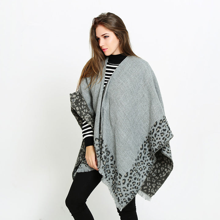 Damen Strick‑Ruana mit Leoprint‑Bordüre und Fransensaum Drune
