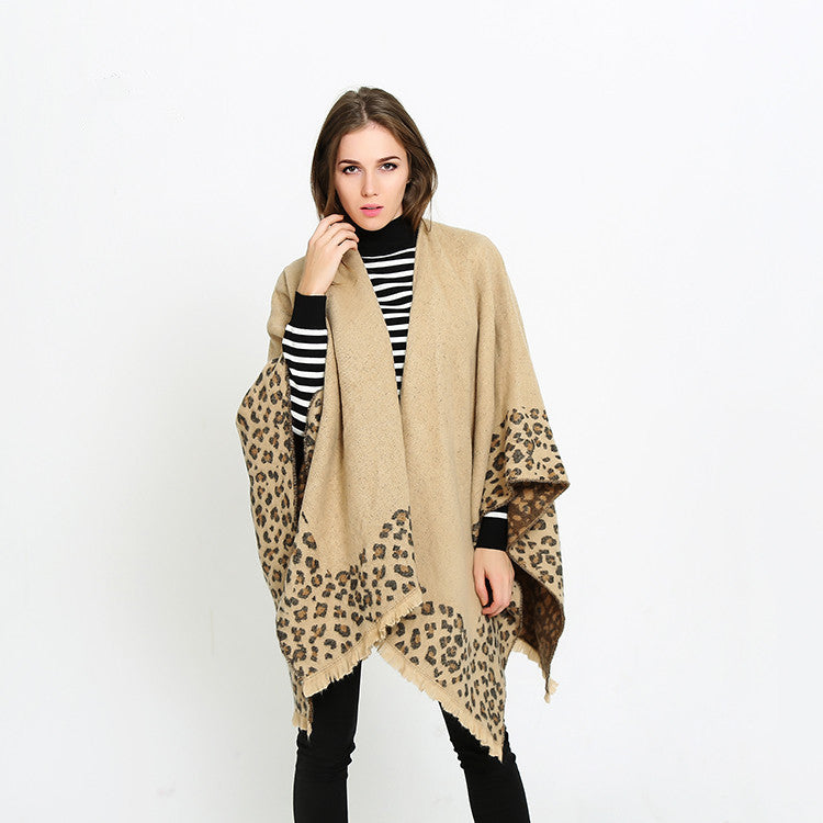 Damen Strick‑Ruana mit Leoprint‑Bordüre und Fransensaum Drune