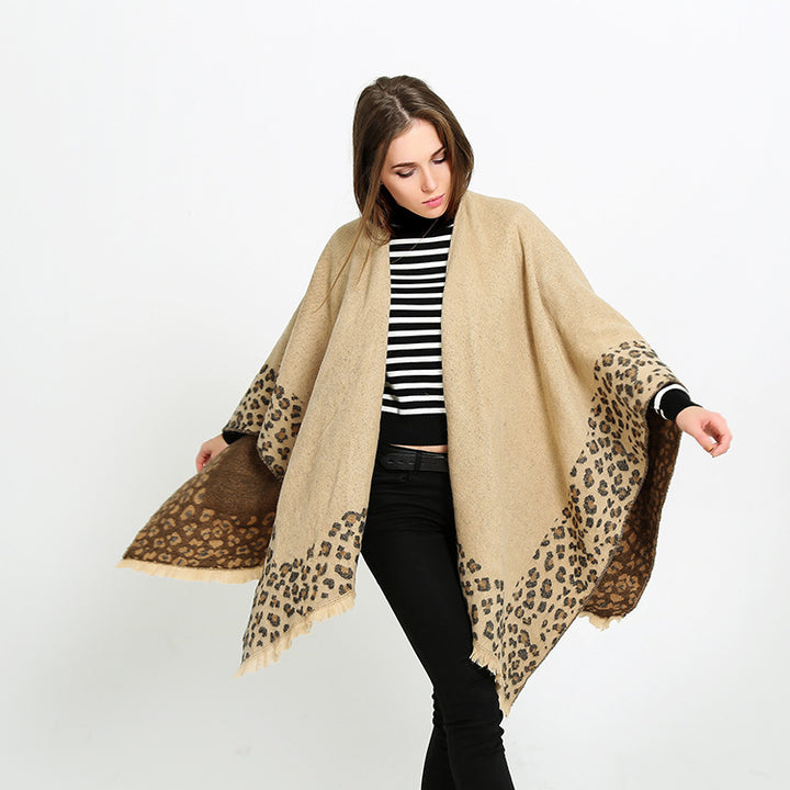 Damen Strick‑Ruana mit Leoprint‑Bordüre und Fransensaum Drune