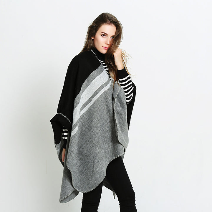 Damen Cape‑Ruana‑Poncho aus feinem Wollmix mit kontrastierter Kettelnaht Drune