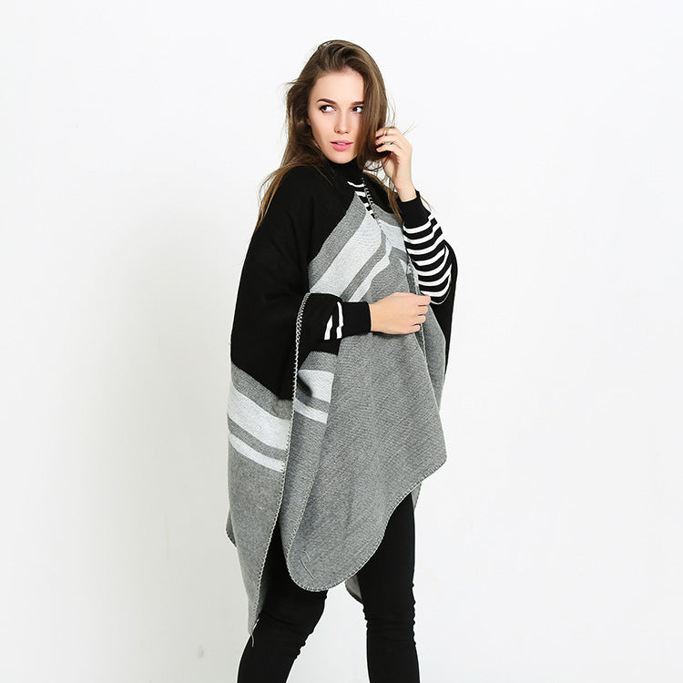 Damen Cape‑Ruana‑Poncho aus feinem Wollmix mit kontrastierter Kettelnaht Drune