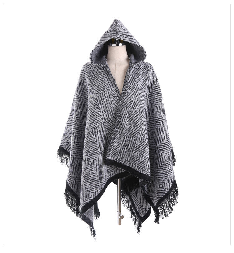 Damen Kapuzen-Ruana im geometrischen Jacquard mit Fransen und weichfallender Wolloptik Drune
