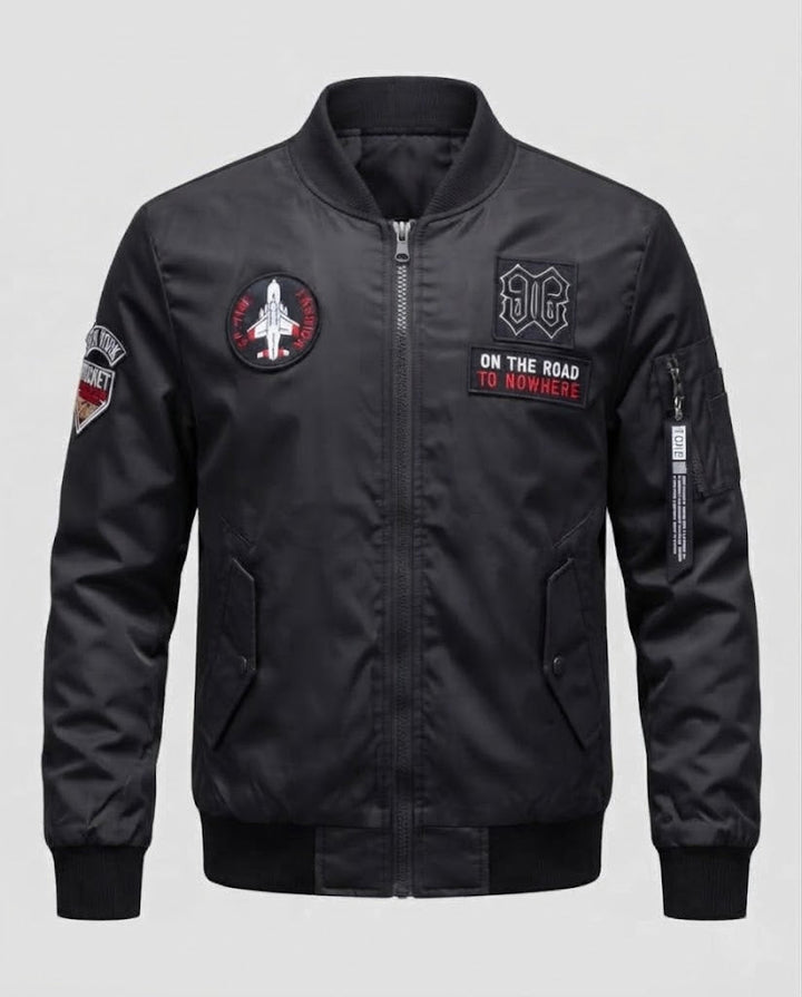 Herren Kurze Bomberjacke mit Patch‑Applikationen, Nylon‑Obermaterial und gesteppter Innenfütterung Drune