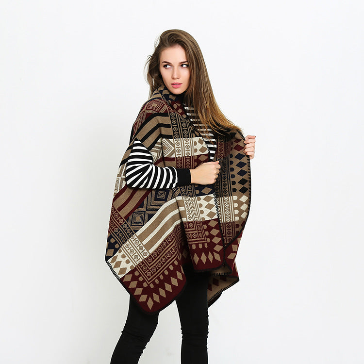 Damen Oversize-Deckeponcho aus Jacquardstrick mit Zierstichkante Drune
