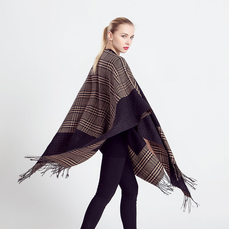 Damen Ruana-Poncho aus Wollmix mit kastigem Kimono-Fall und Fransensaum Drune