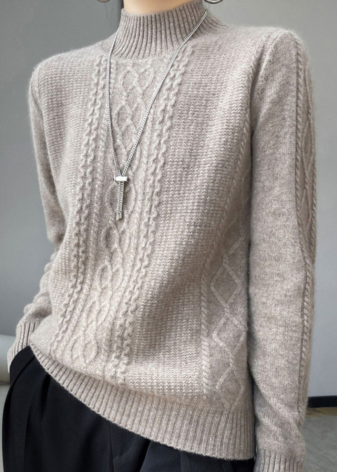 Drune | Gemütlicher Hoher Kragen Zopfmuster Pullover Ideal für den Winter