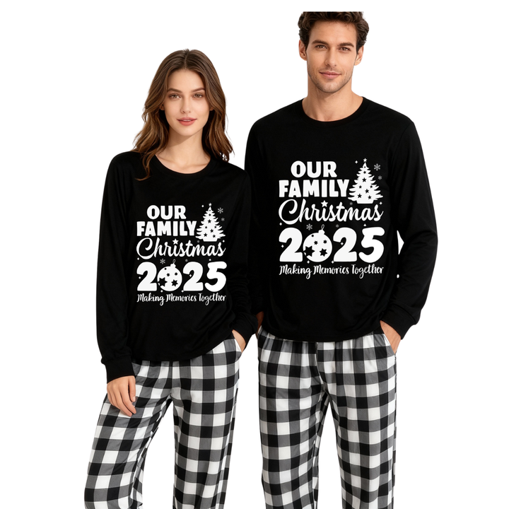 Drune | Unser Familienweihnachten 2025 Gemeinsame Erinnerungen' Buchstabenprint Schwarzes Langarmshirt mit Schwarz-weiß karierten Hosen Familienpassende Schlafanzüge