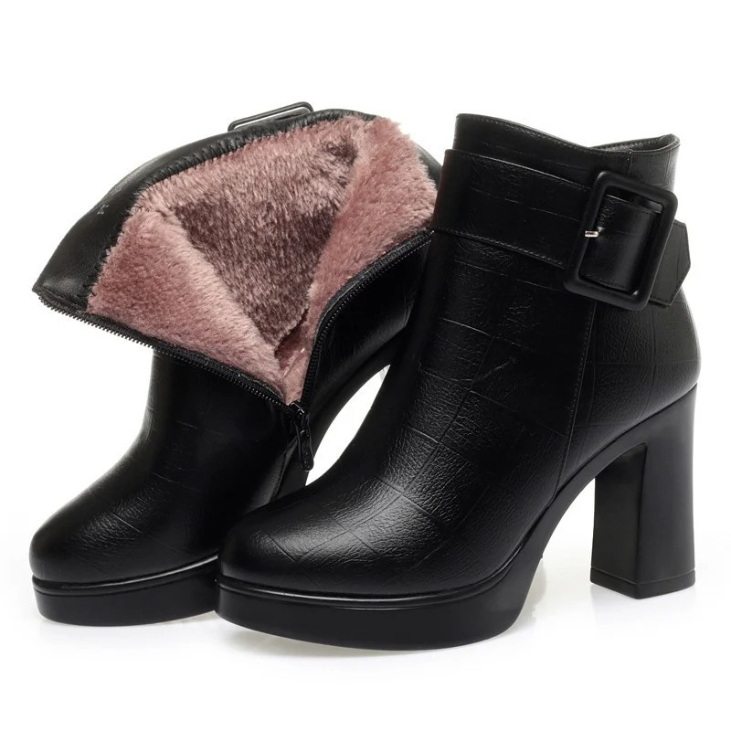 Drune | Flaschenstiefel mit High Heel und Fensterdesign für einen einzigartigen Stil