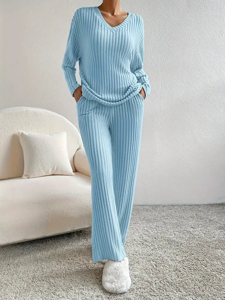 Drune 2-teiliges Set | Eleganter gerippter Damenanzug mit V-Ausschnitt-Pullover und passender Hose