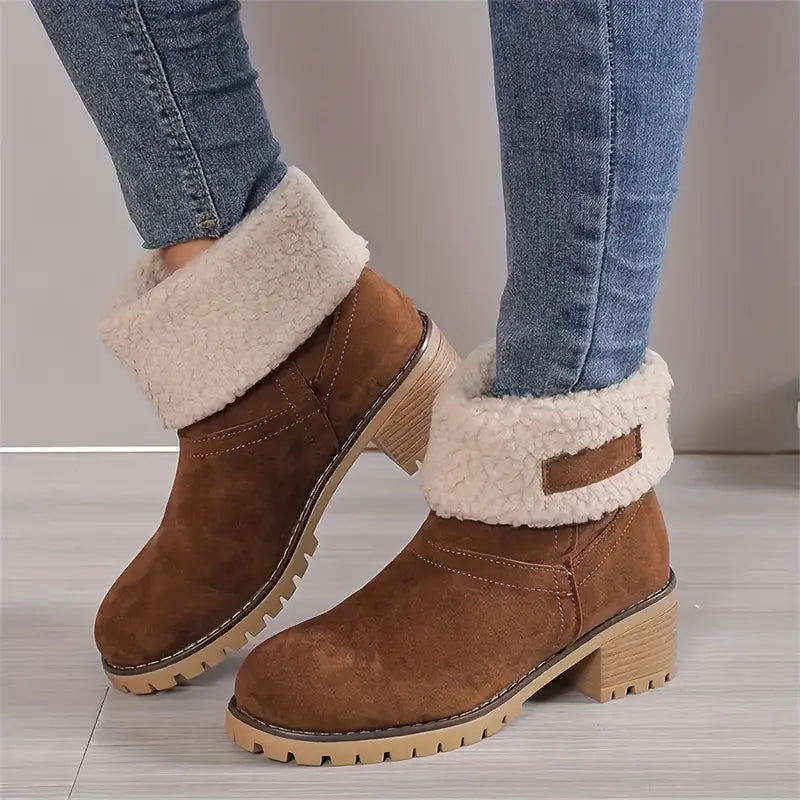 Drune | Schneestiefel Mit Einem Klobigen Absatz Und Mittelhoher Sohle