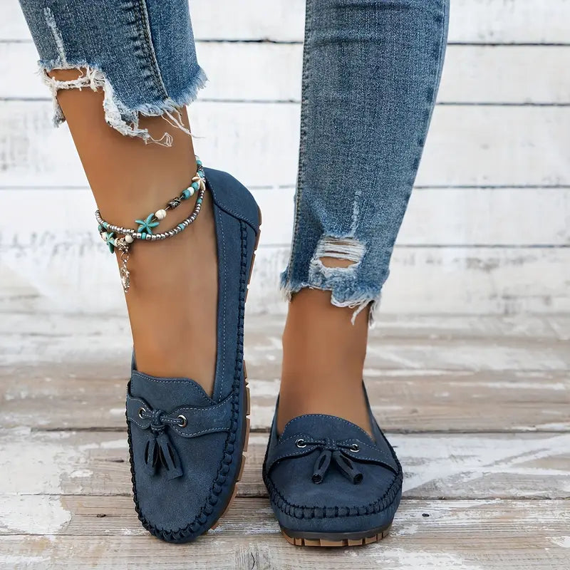 Drune | Klassische Wildleder Slipper mit Quastendetail für Damen