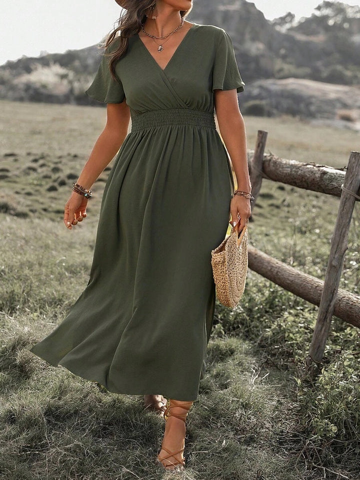 Drune | Elegantes Kurzarmkleid Mit Chorkragen