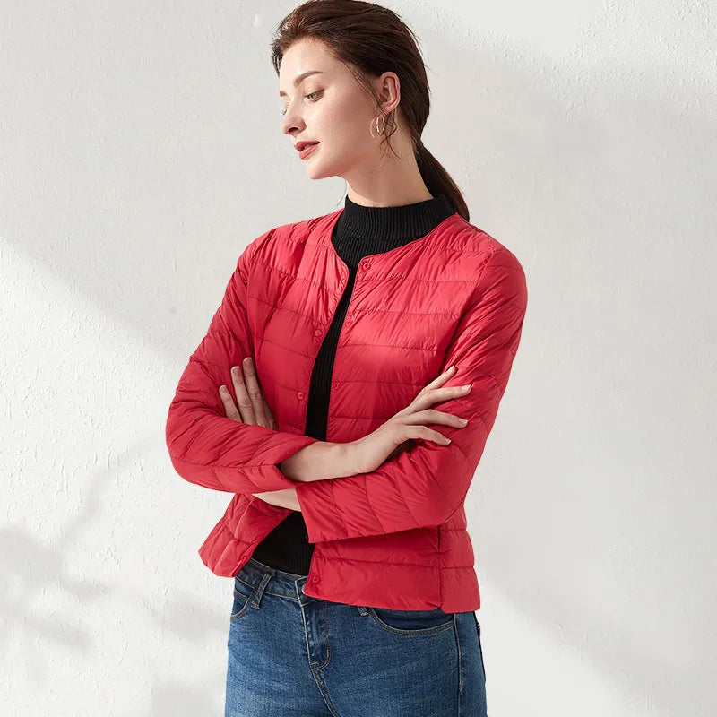 Drune | Leichte, kragenlose und figurbetonende Damen-Daunenjacke