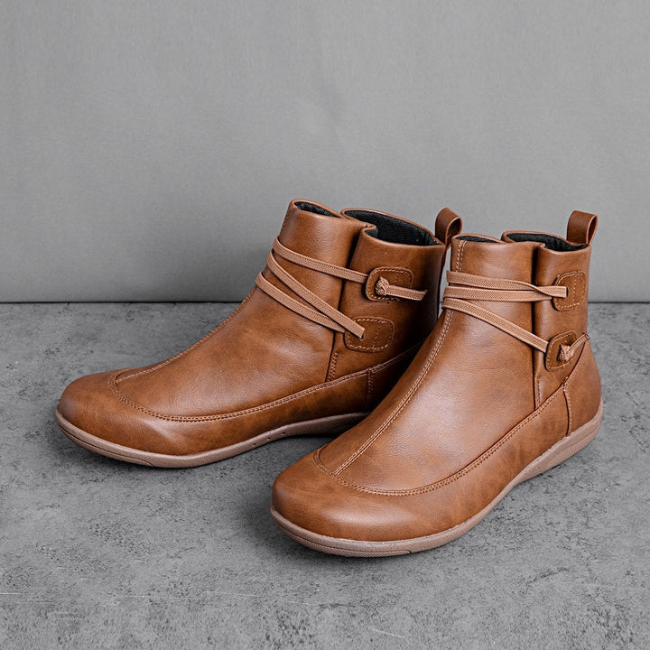 Drune | Ankle Boots mit Riemen