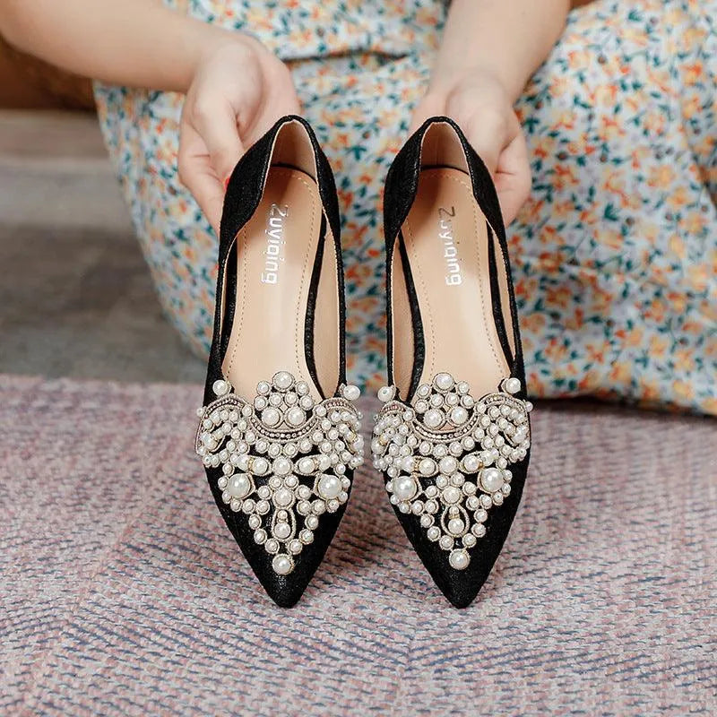 Drune | Elegante Ballerina mit Perlen