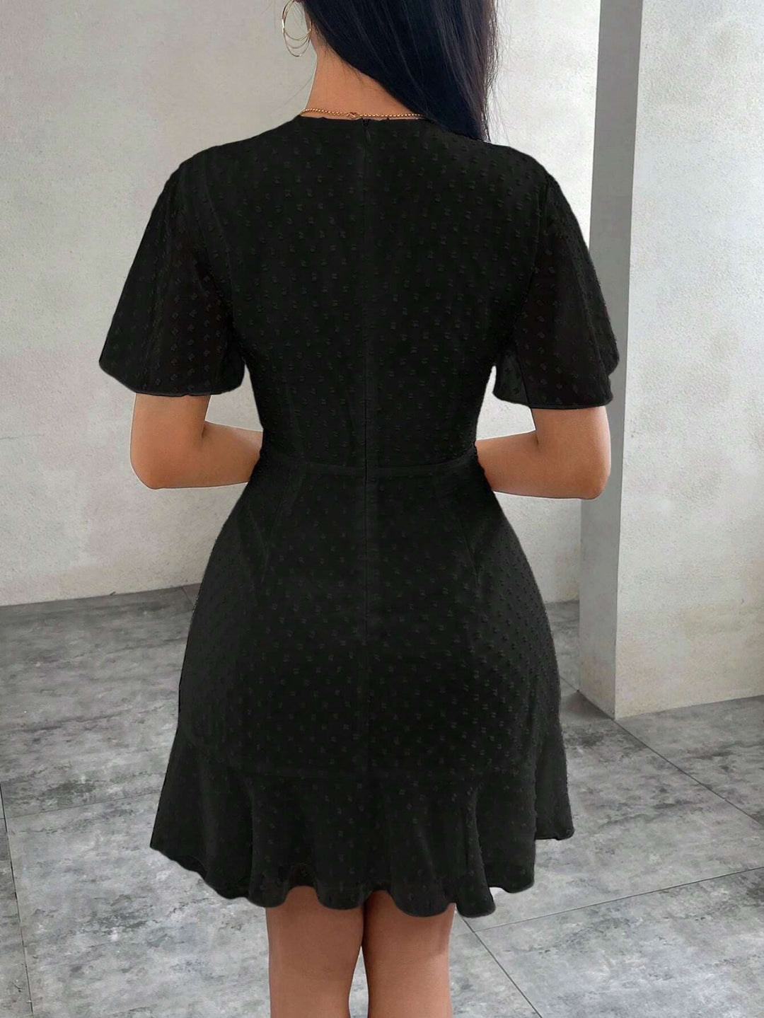 Drune | Dreidimensionales Kleid mit Rüschenrand und Punkten