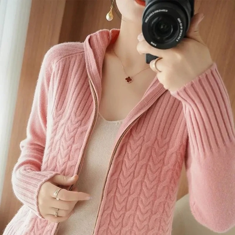 Drune | Gestrickte Jacke Damen Mit Reißverschluss Und Kabelstrickdetails