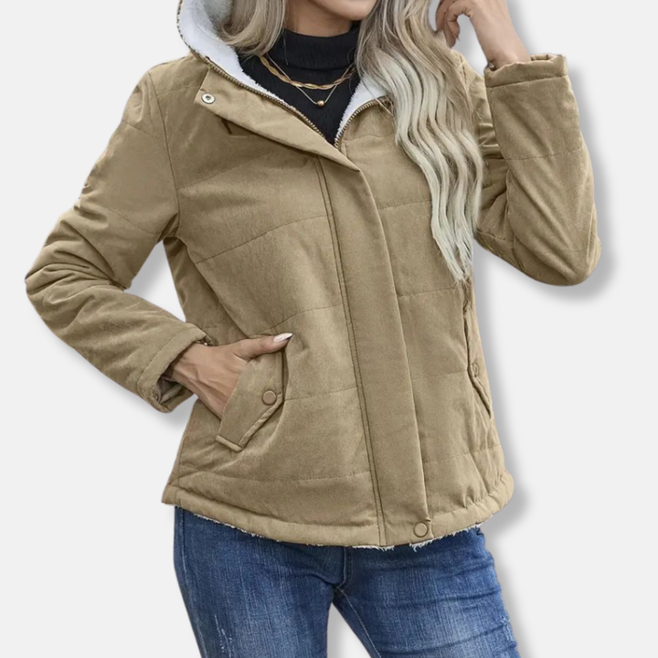 Drune | Damen Kurzjacke – Steppstoff – Fleece gefütterte Kapuze – Lässiger Schnitt – Volle Reißverschluss