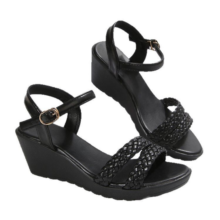 Geflochtene Keilsandalen mit Schnallenriemen Drune