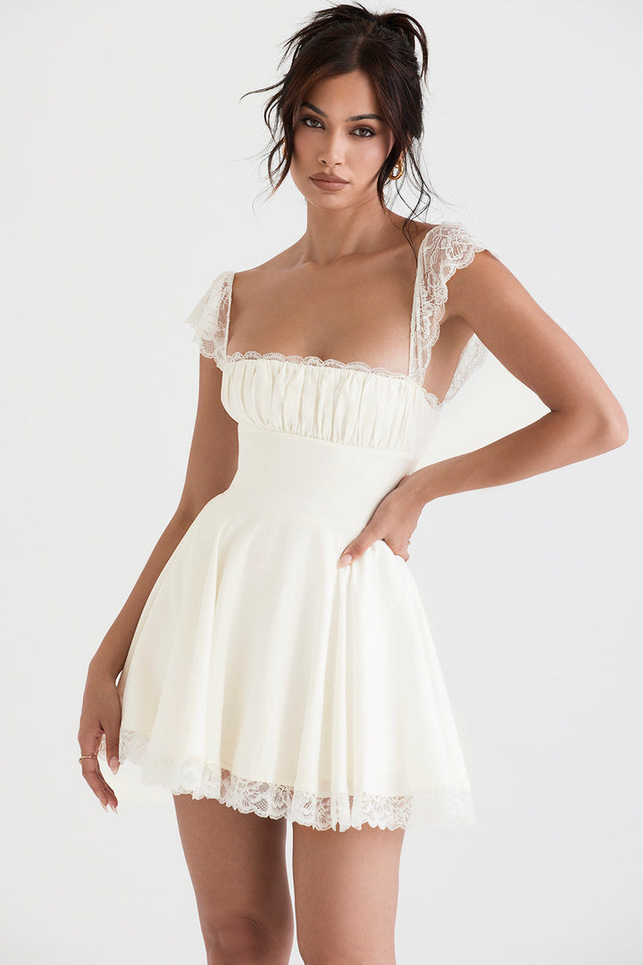 Drune | Kleid mit quadratischem Ausschnitt und Spitzenärmeln