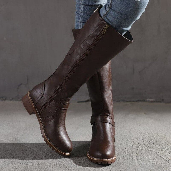 Drune | Knielang Lederlook Blockabsatz Schnallen Detail Rutschfeste Sohle