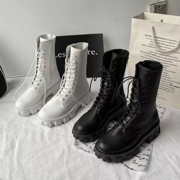 – Schnürstiefeletten