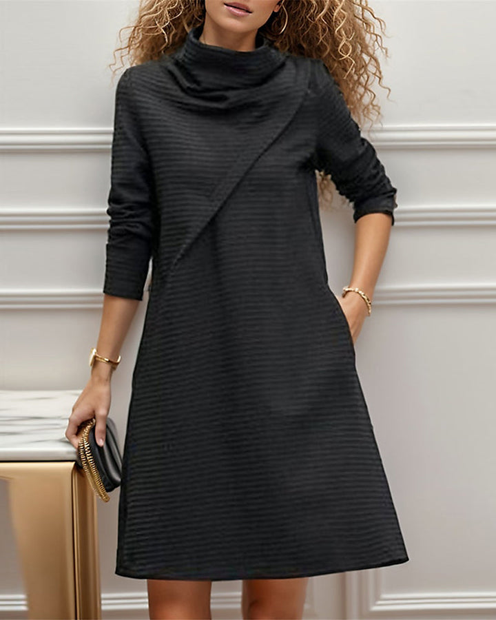 Drune | Kleid mit Hohem Ausschnitt und Tasche