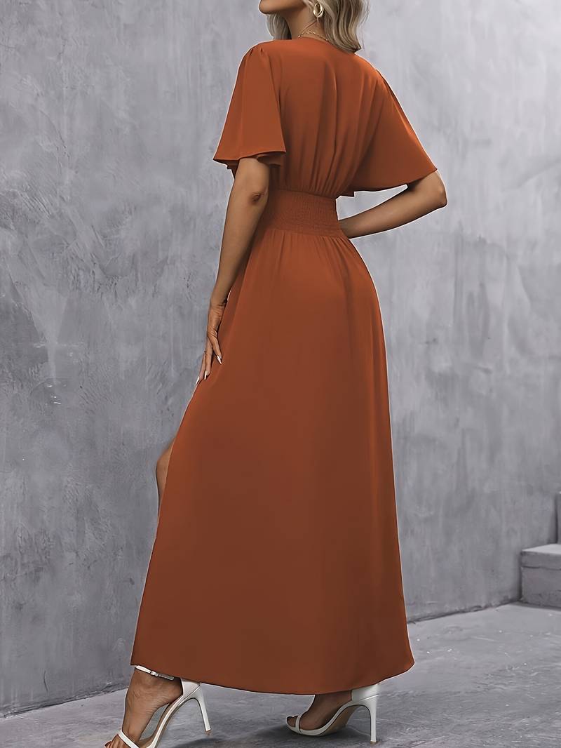 Drune – kleid mit rüschenkragen und plissierter taille