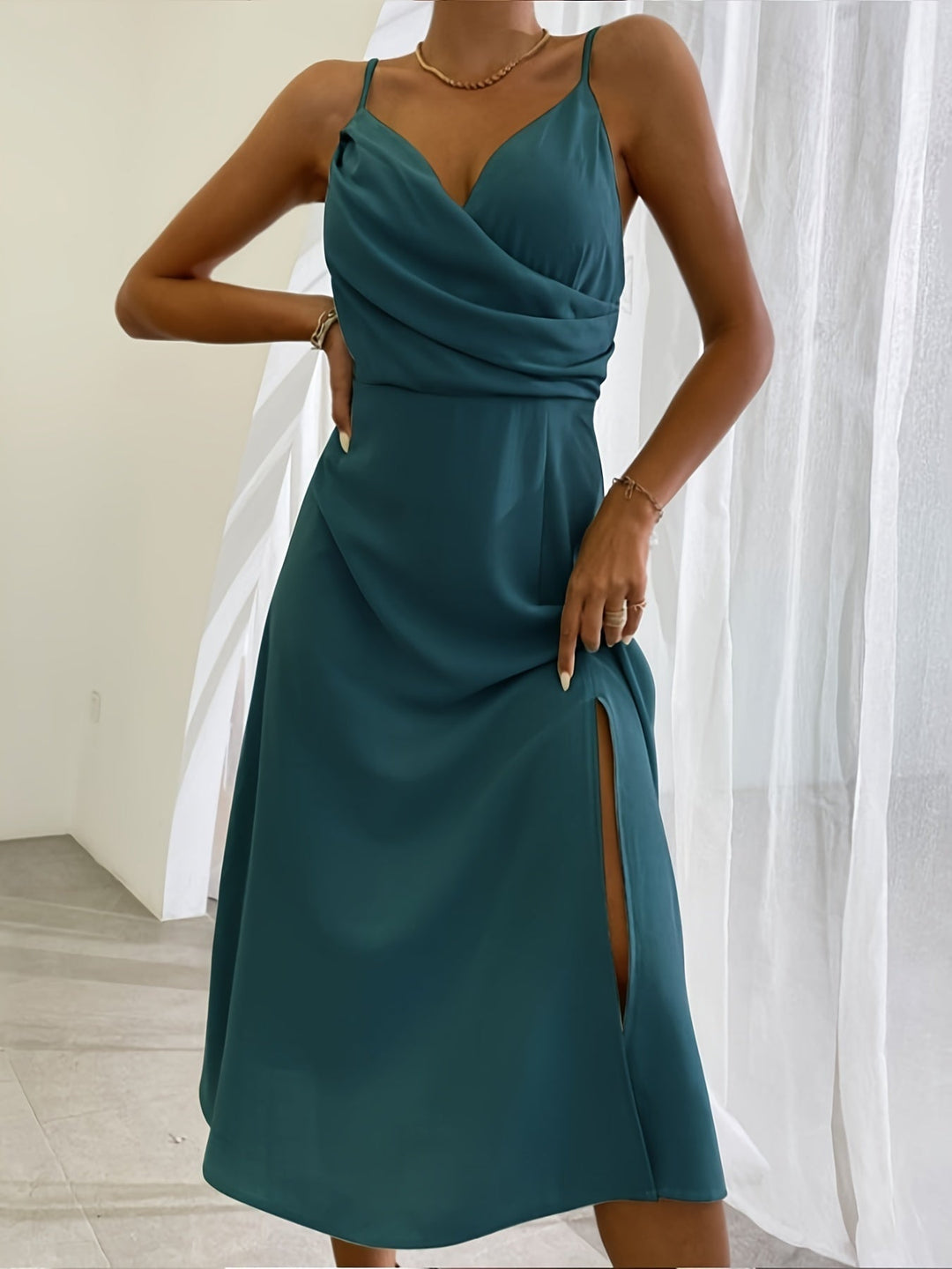 Drune | V-Ausschnitt Midikleid mit Druck und Schlitz