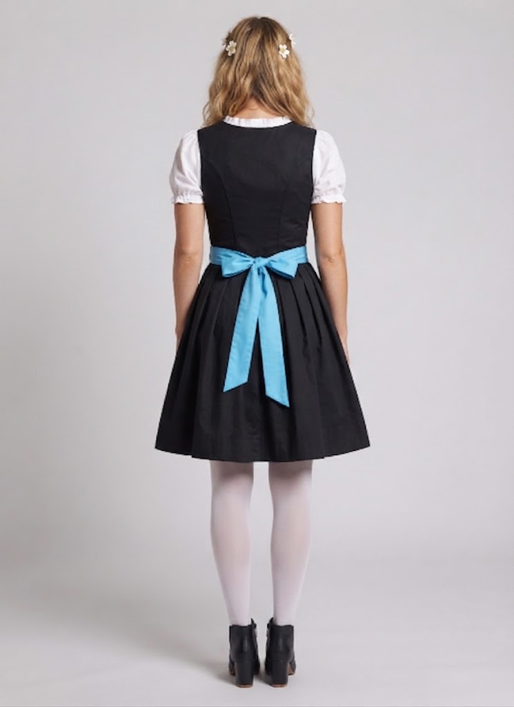 Frauen traditionelle Kleider mit blumigem Design und Rüschendetails Drune