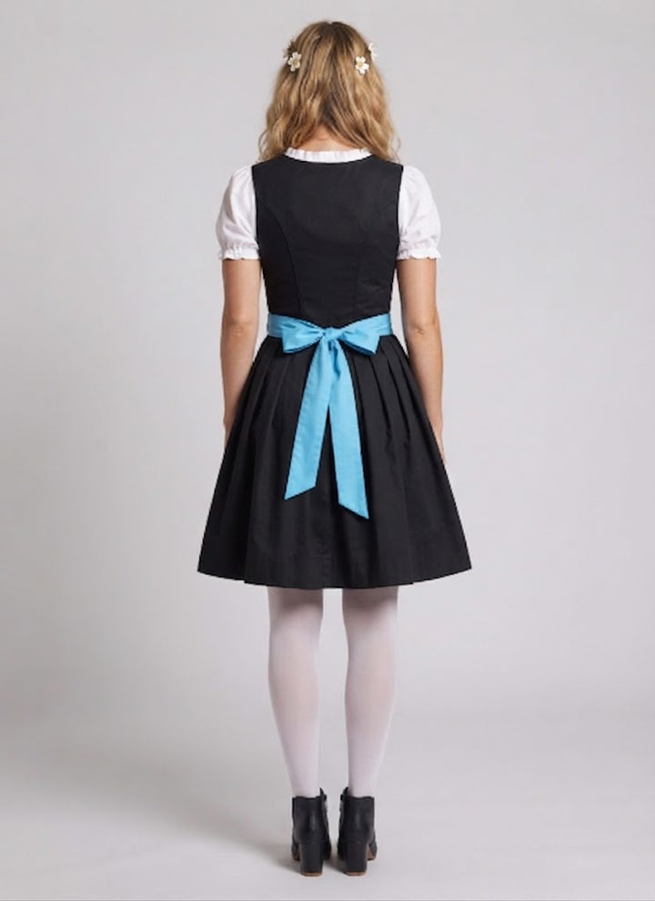 Frauen traditionelle Kleider mit blumigem Design und Rüschendetails Drune
