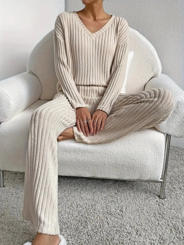Drune 2-teiliges Set | Eleganter gerippter Damenanzug mit V-Ausschnitt-Pullover und passender Hose