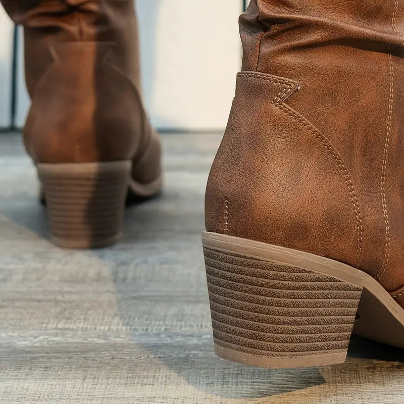 Drune | Stiefel mit Dickem Absatz und Spitzer Zehe