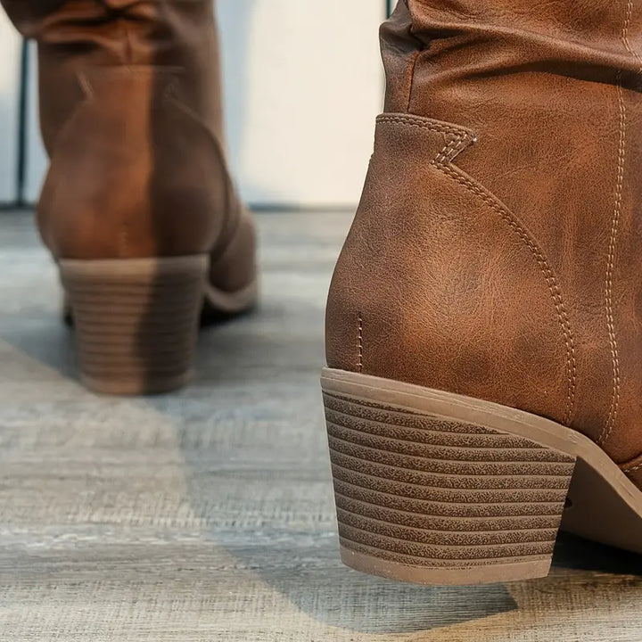 Drune | Stiefel mit Dickem Absatz und Spitzer Zehe