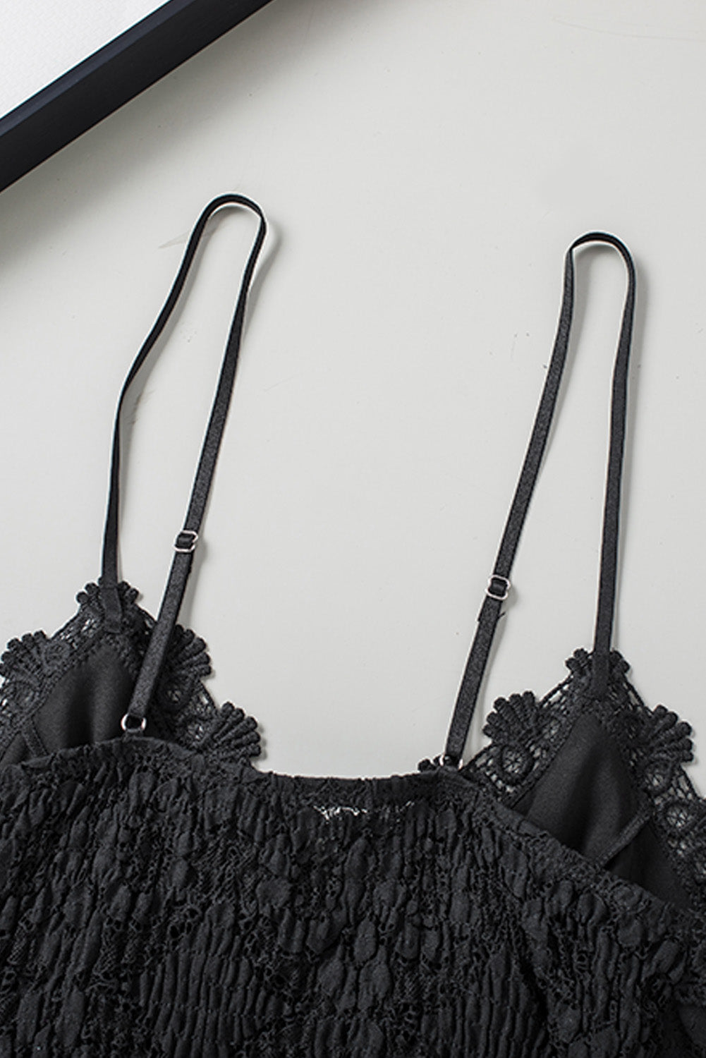 Drune | V-Ausschnitt Spitze Cropped Cami