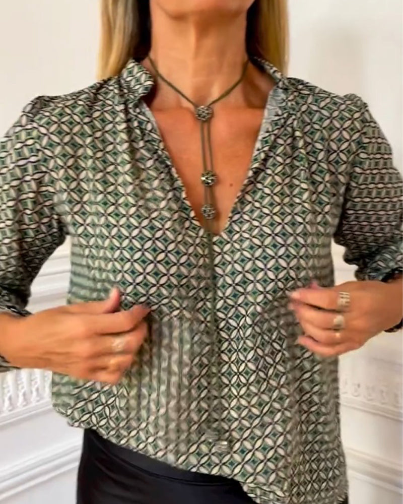 Drune | Legere Bluse mit V-Ausschnitt und Geometrischem Muster