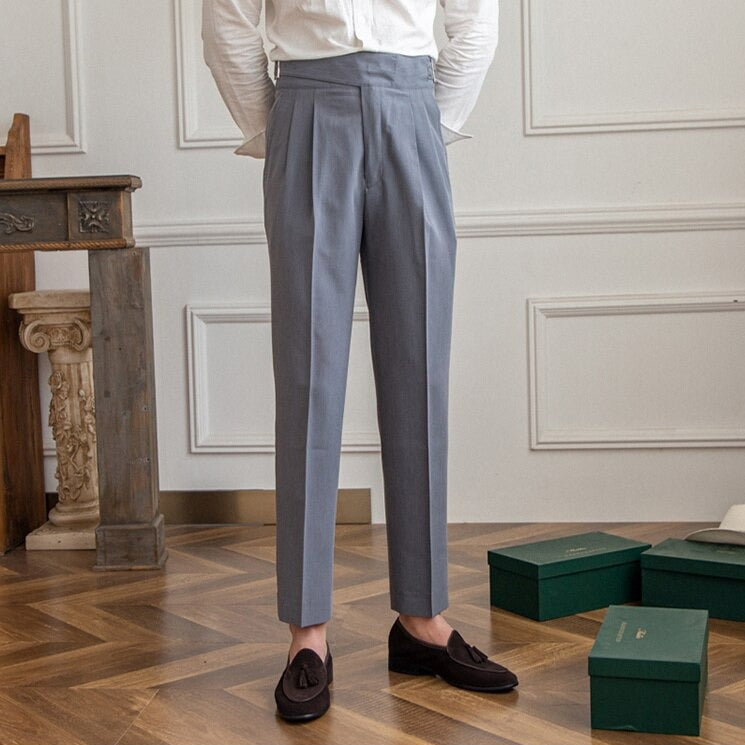 Drune Classic: Stilvolle Hose mit Schnalle